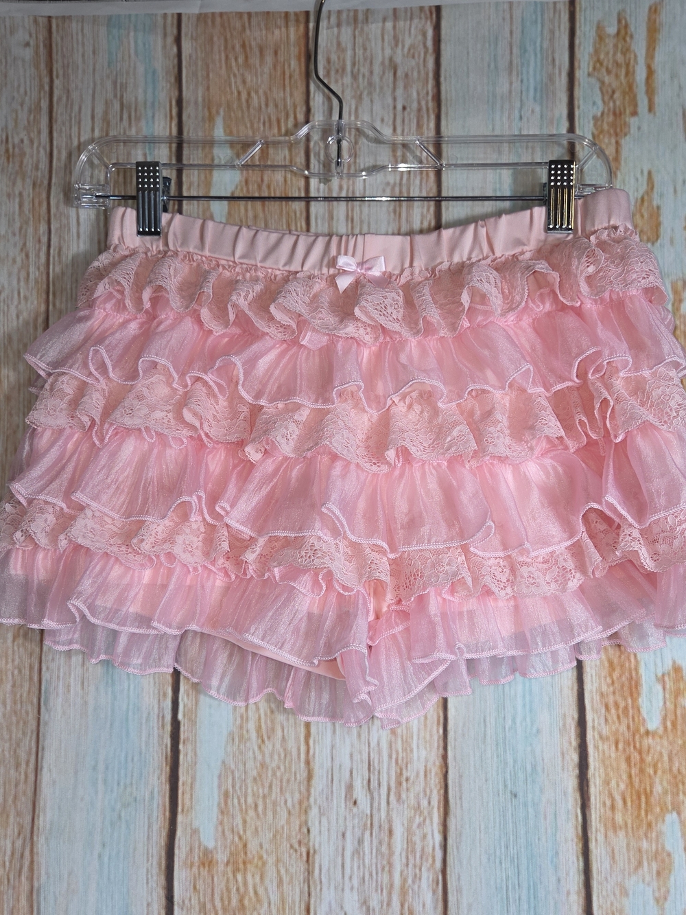 Romwe Pink Ruffled Lace Tiered Women's Shorts. Size L